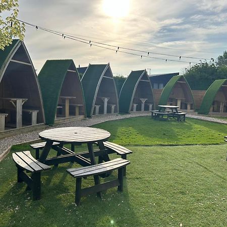 Driffield Black Bull Retreat, Barmston With Private Hot Tubs מראה חיצוני תמונה
