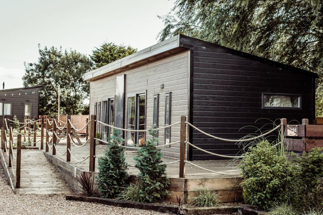 Driffield Black Bull Retreat, Barmston With Private Hot Tubs מראה חיצוני תמונה