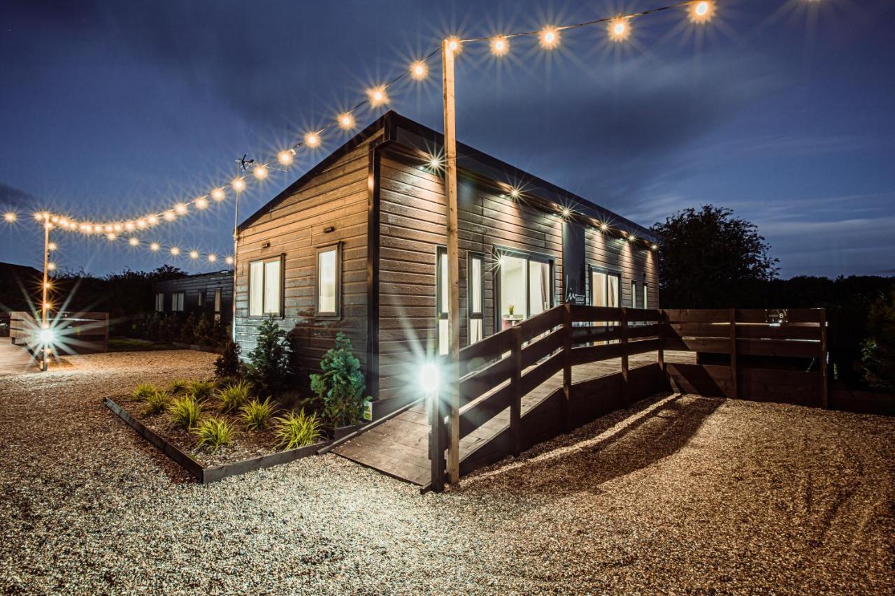 Driffield Black Bull Retreat, Barmston With Private Hot Tubs מראה חיצוני תמונה