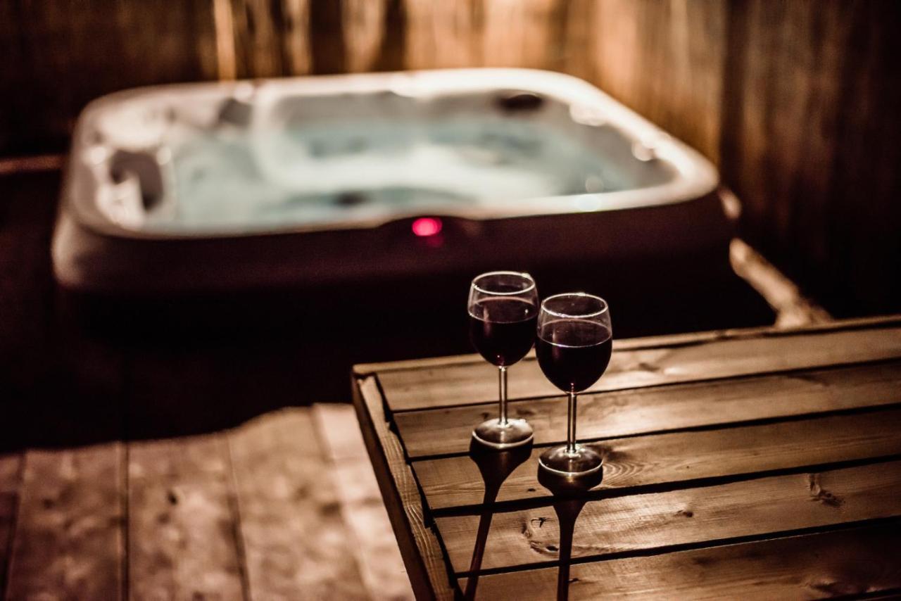 Driffield Black Bull Retreat, Barmston With Private Hot Tubs מראה חיצוני תמונה