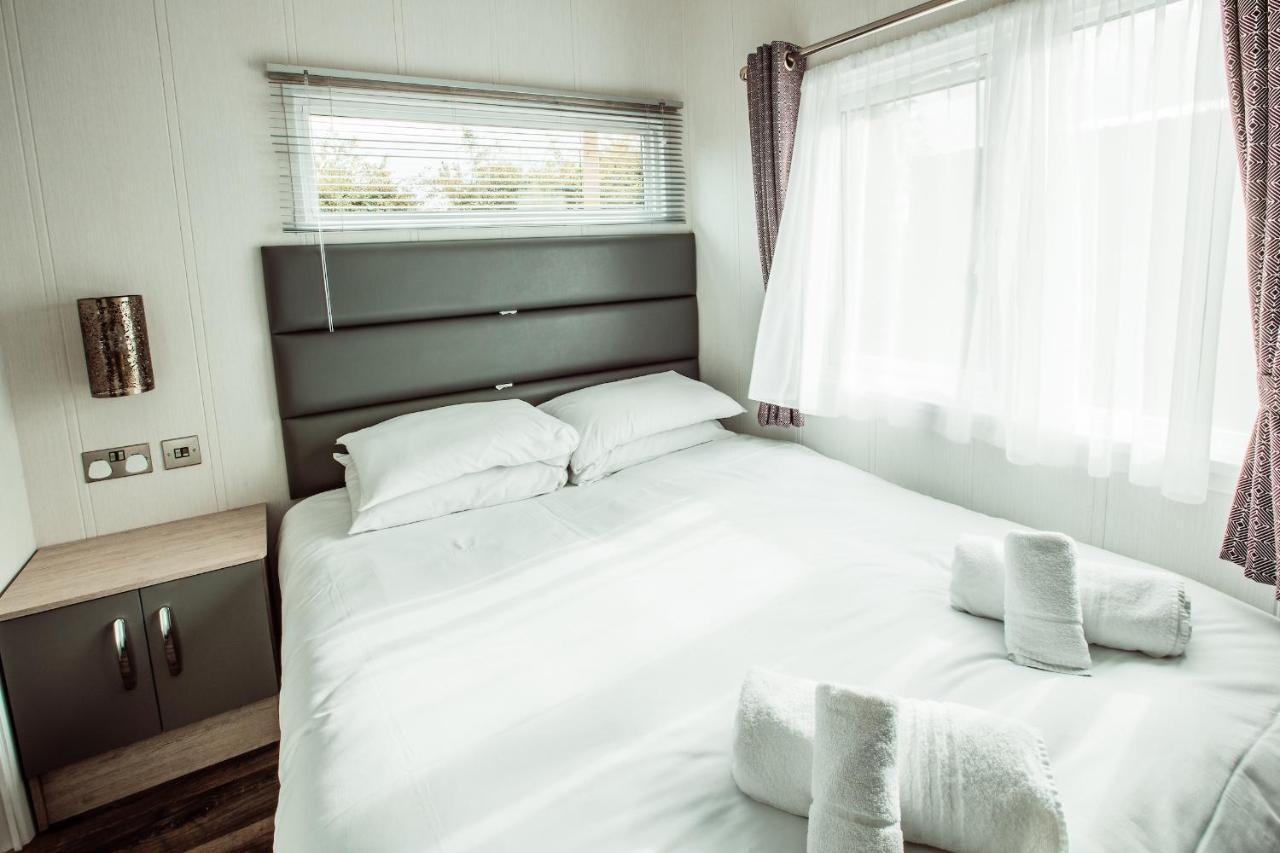 Driffield Black Bull Retreat, Barmston With Private Hot Tubs מראה חיצוני תמונה
