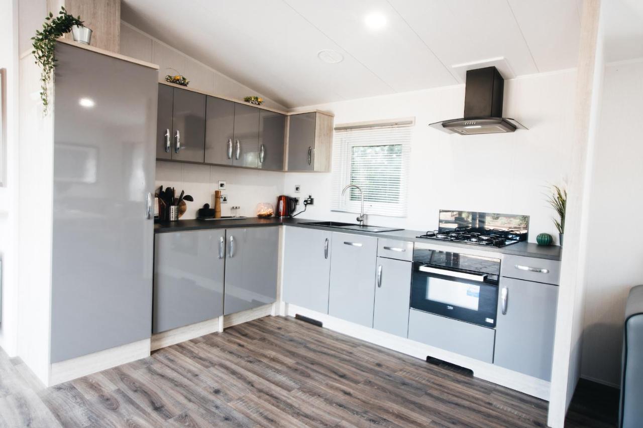 Driffield Black Bull Retreat, Barmston With Private Hot Tubs מראה חיצוני תמונה