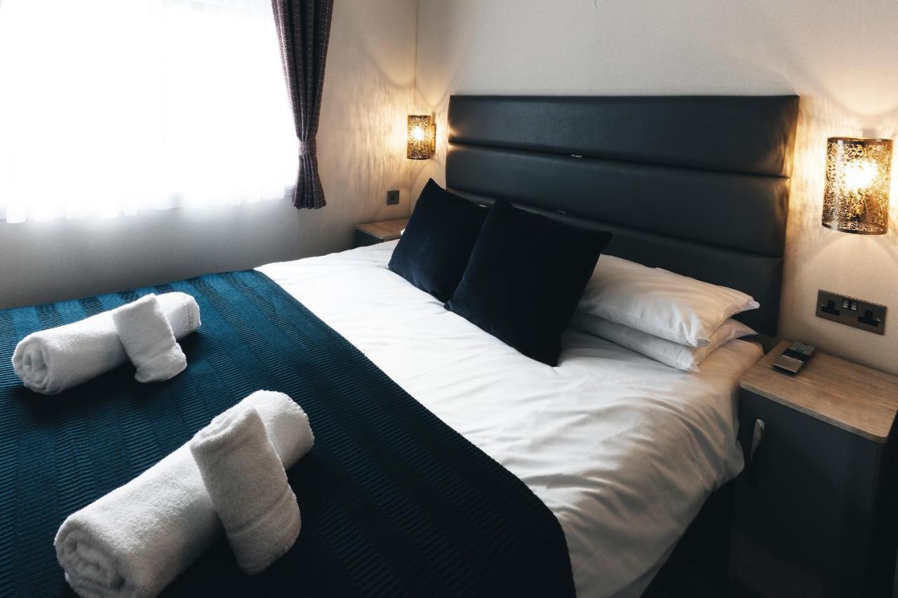 Driffield Black Bull Retreat, Barmston With Private Hot Tubs מראה חיצוני תמונה