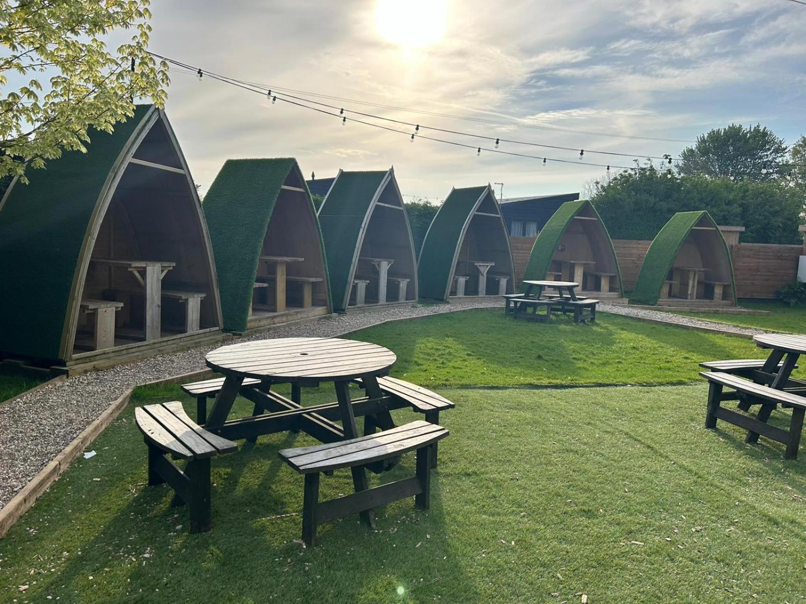 Driffield Black Bull Retreat, Barmston With Private Hot Tubs מראה חיצוני תמונה