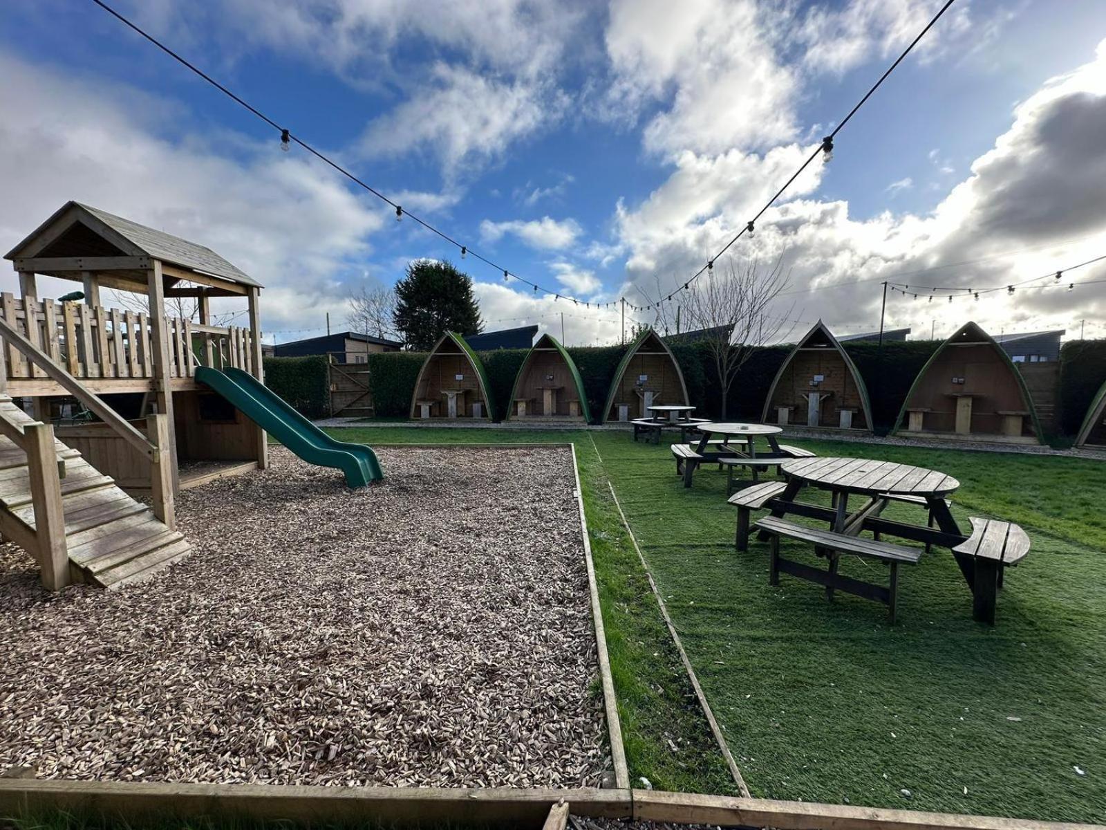 Driffield Black Bull Retreat, Barmston With Private Hot Tubs מראה חיצוני תמונה